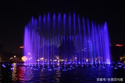 東莞清溪:夜光幻彩噴泉,吸引人們觀賞