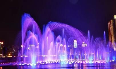 華燈映平湖 綻放萬州美！萬州人的專屬夜景（多圖噴泉）